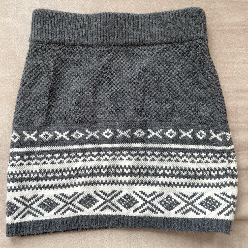 Wet seal skirt (fits like an xs)